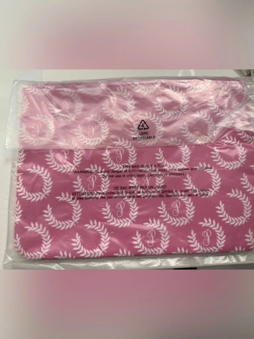 Victoria's Secret✨🤍🌸🩷Pink Wreath-Pattern Cosmetic Wristlet